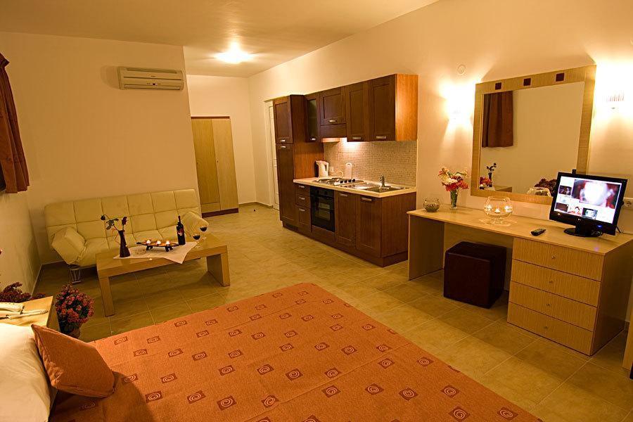 Lindos Blue Sky Aparthotel Bagian luar foto